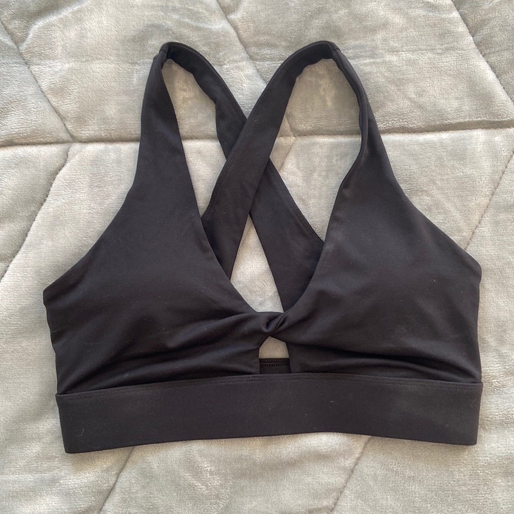 Fabletics oasis twist front sports bra